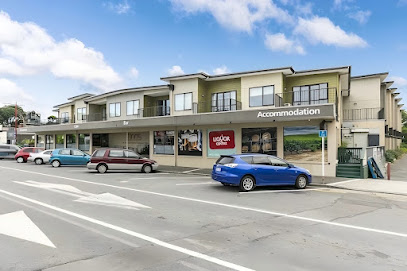 Finn's Paekakariki Hotels in Paekakariki – GayOut Guide