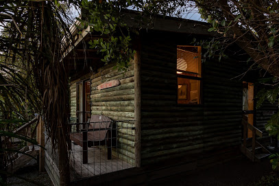 Theo's Cottage at Ngā Manu Nature Reserve Hotels in Paekakariki – GayOut Guide