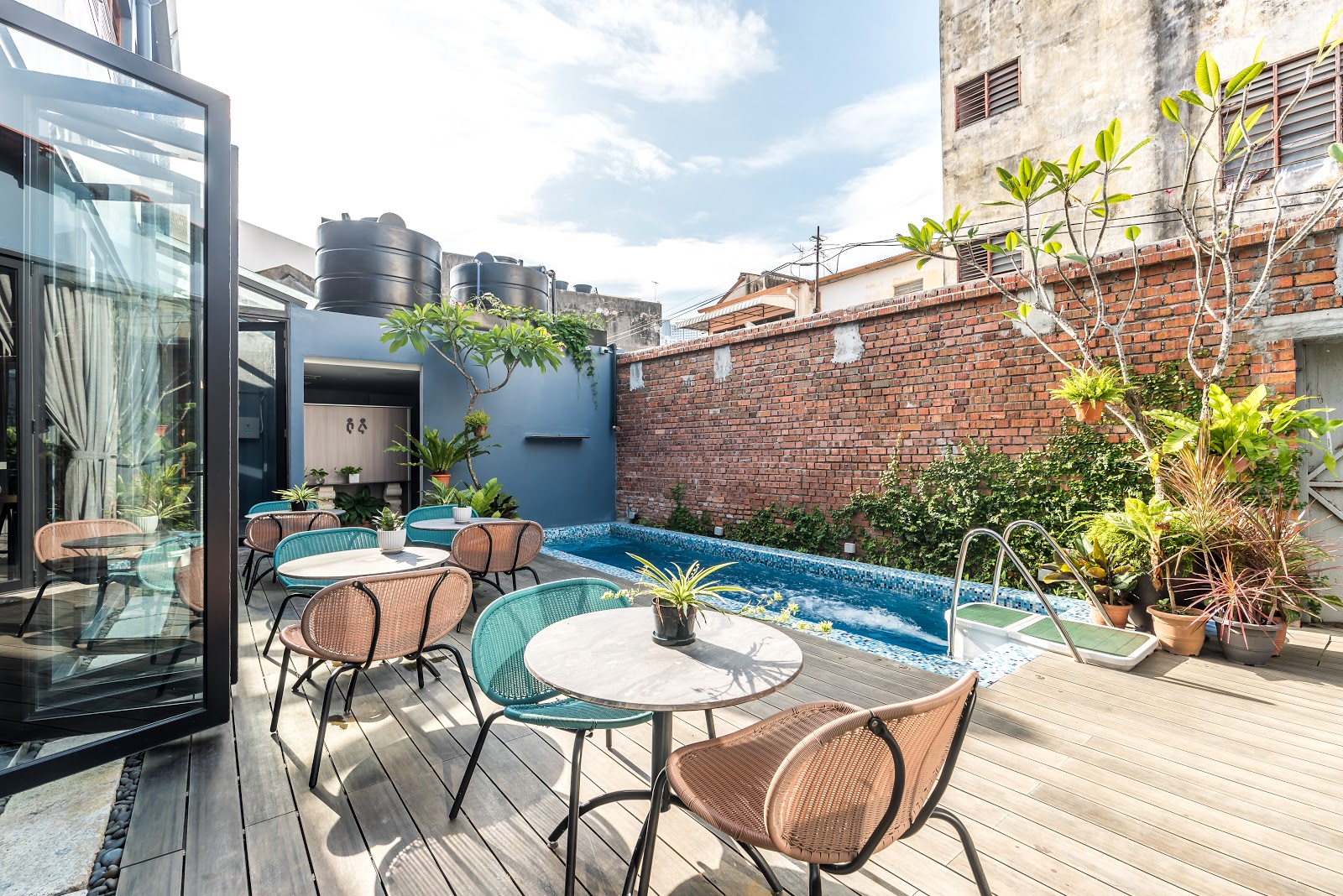 Tien Terrace Macalister Hotels – GayOut Guide