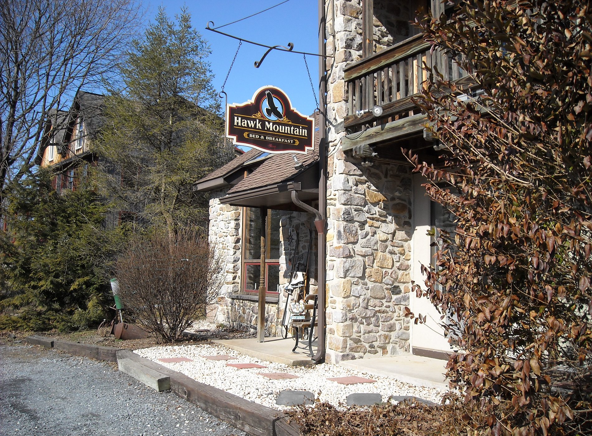 Hawk Mountain Bed & Breakfast Hotels in Bethlehem – GayOut Guide