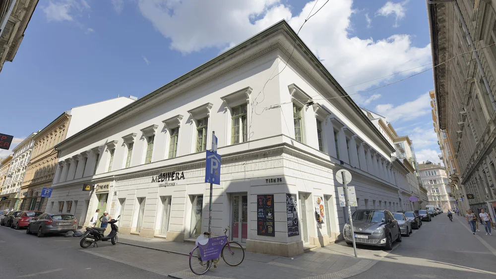The Hive Hostel Hotels in Perth – GayOut Guide