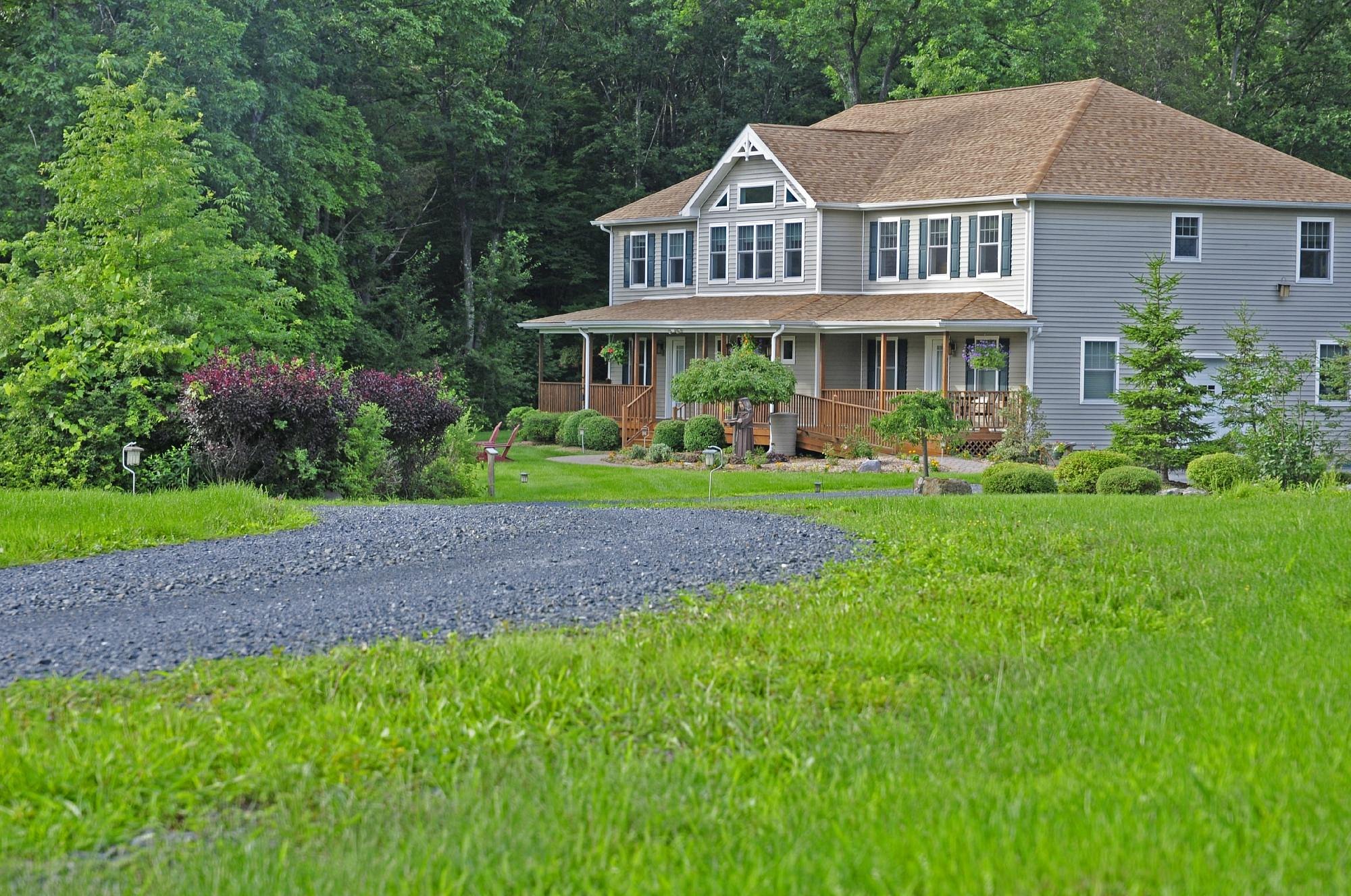 Moondance Ridge Inn Hotels in Poughkeepsie – GayOut Guide