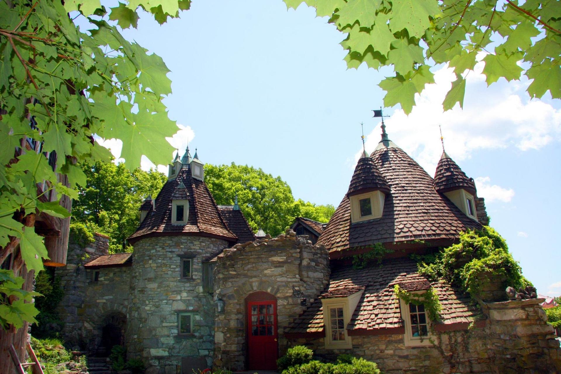 Wing's Castle Hotels in Poughkeepsie – GayOut Guide
