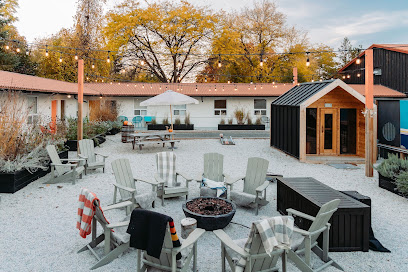 Penny's Motel & Apres Hotels in Moonstone – GayOut Guide