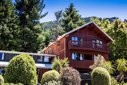 Haka House Queenstown Lakefront Hotels in Queenstown – GayOut Guide