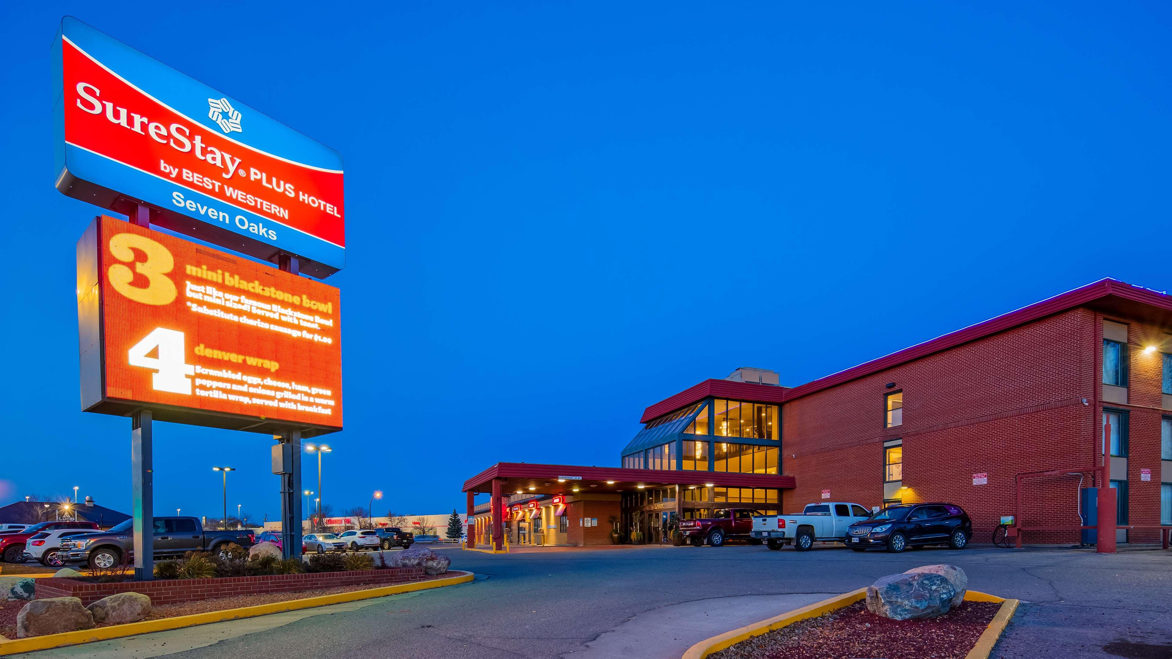 Seven Oaks Hotel Regina Hotels in Regina – GayOut Guide