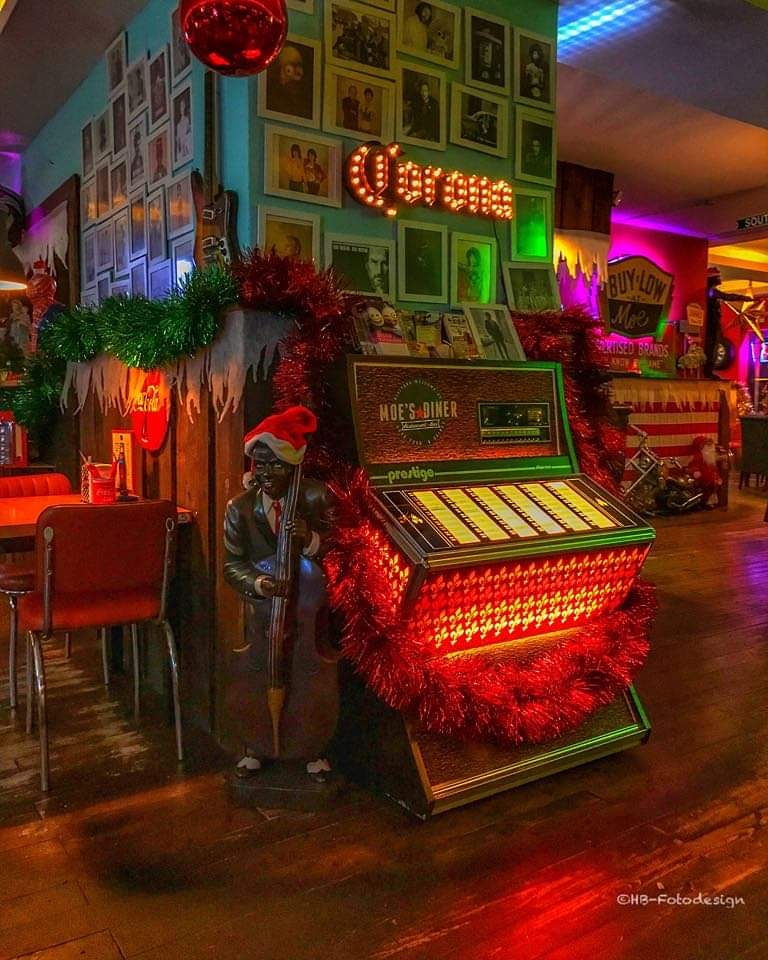 مطعم Moe’s Diner