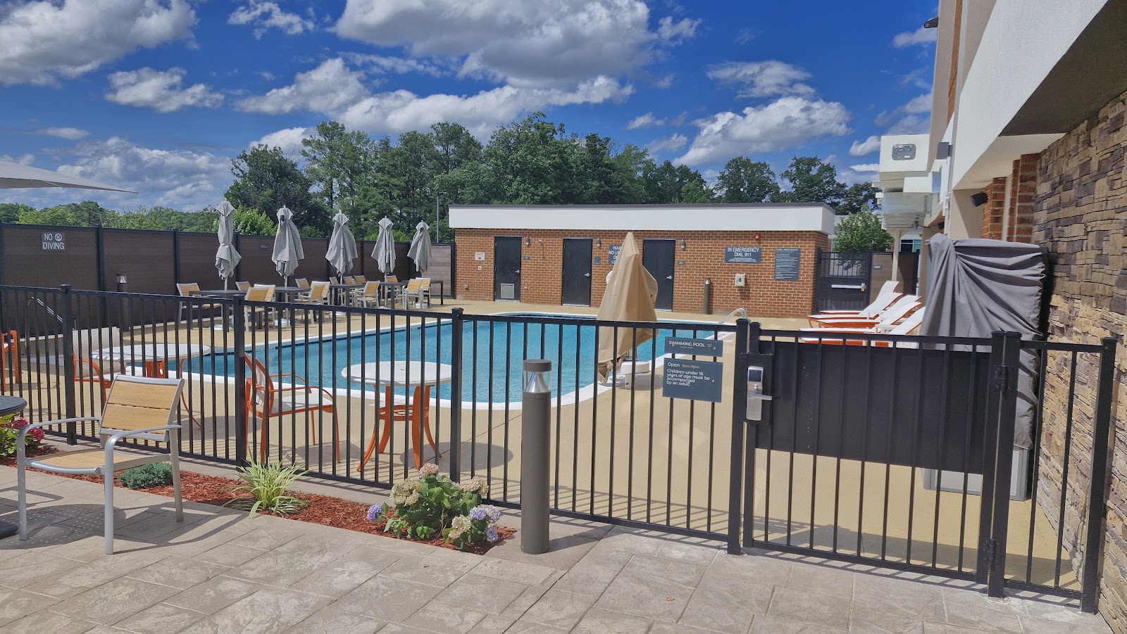 Holiday Inn and Suites: Richmond - West End, an IHG Hotel