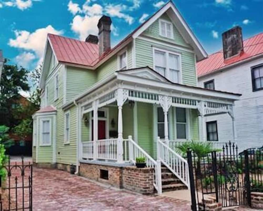Luxurious Private Suites in Downtown Charleston