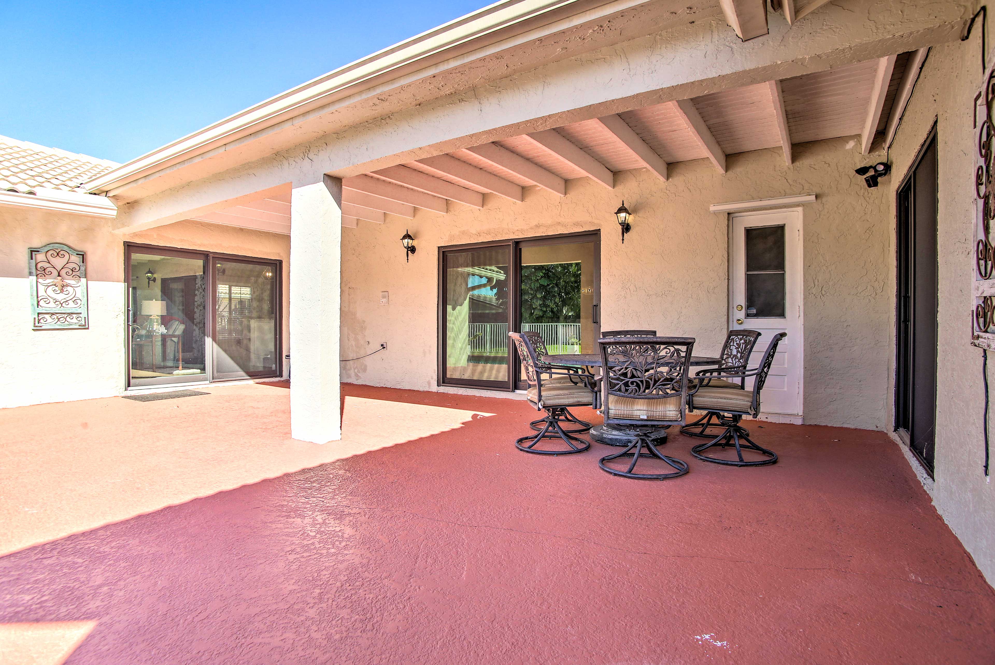 Près du golf et des plages : Coral Springs Home avec jardin !
