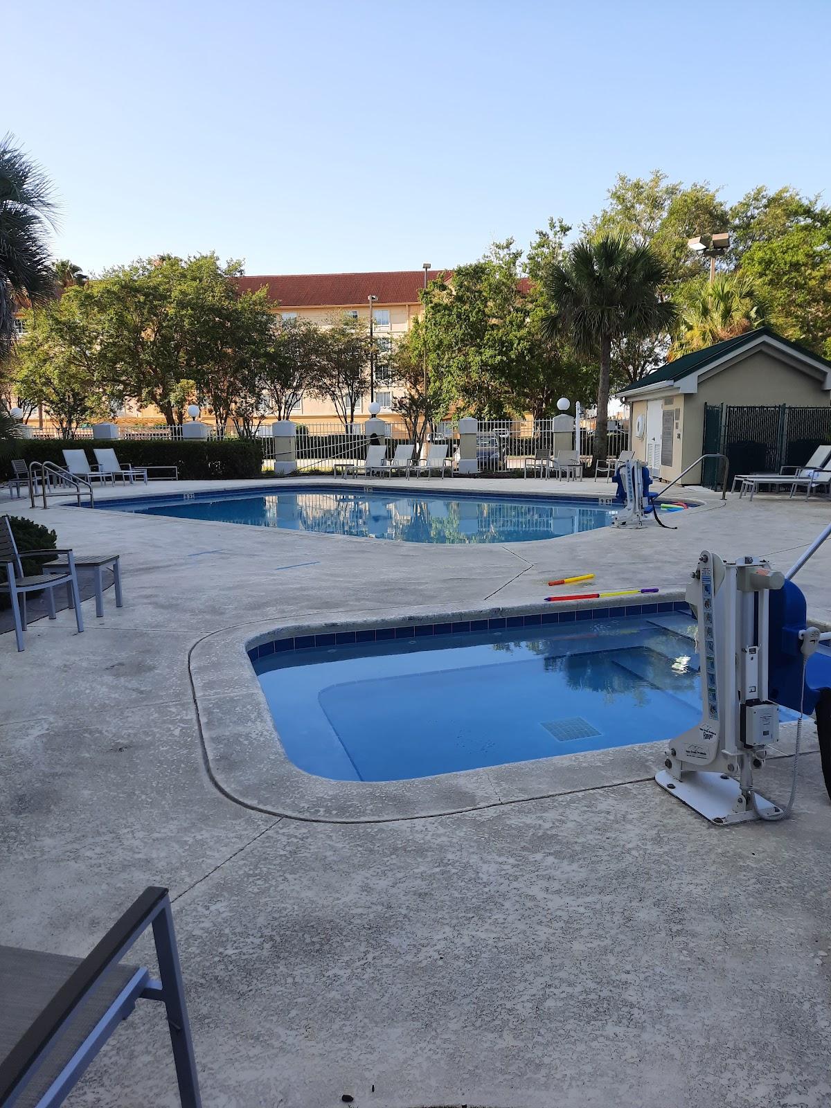 Country Inn & Suites, Orlando Hotels in Orlando – GayOut Guide