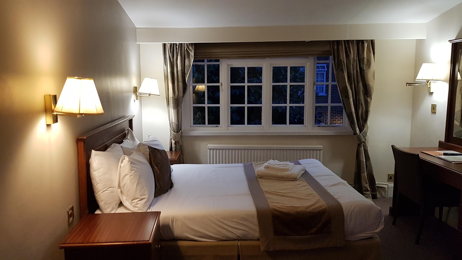 Warren Lodge Hotel Hotels in Shepperton – GayOut Guide
