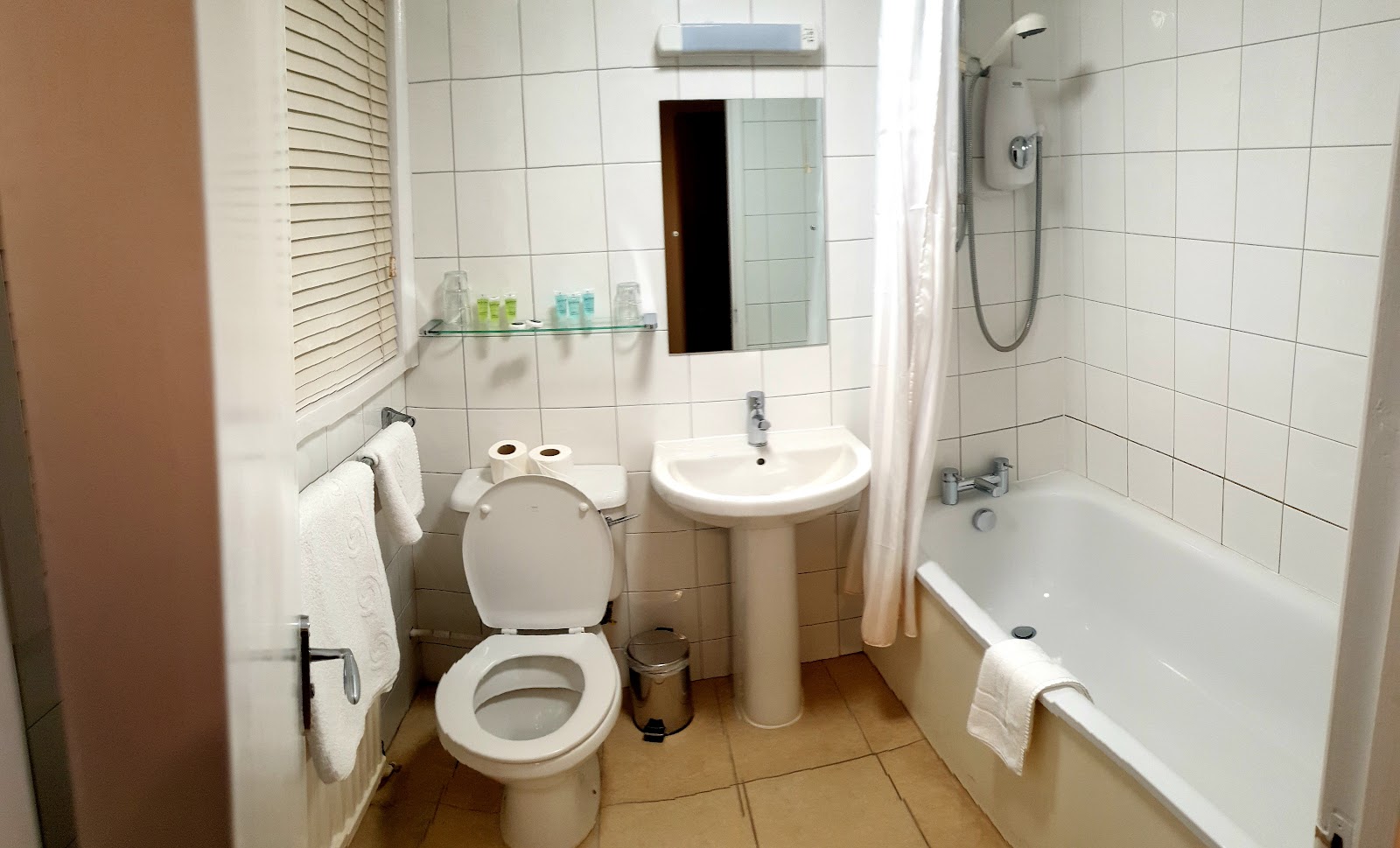 Warren Lodge Hotel Hotels in Shepperton – GayOut Guide