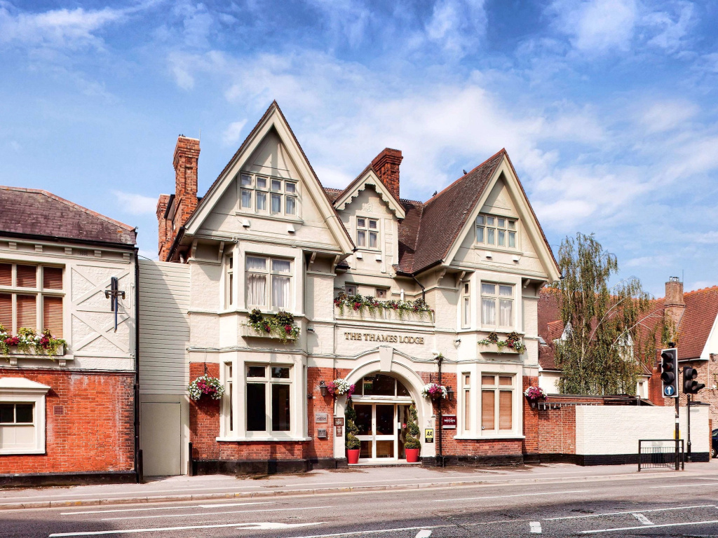 Sunday London Staines-upon-Thames Heathrow T5 Hotels in Staines-upon-Thames – GayOut Guide