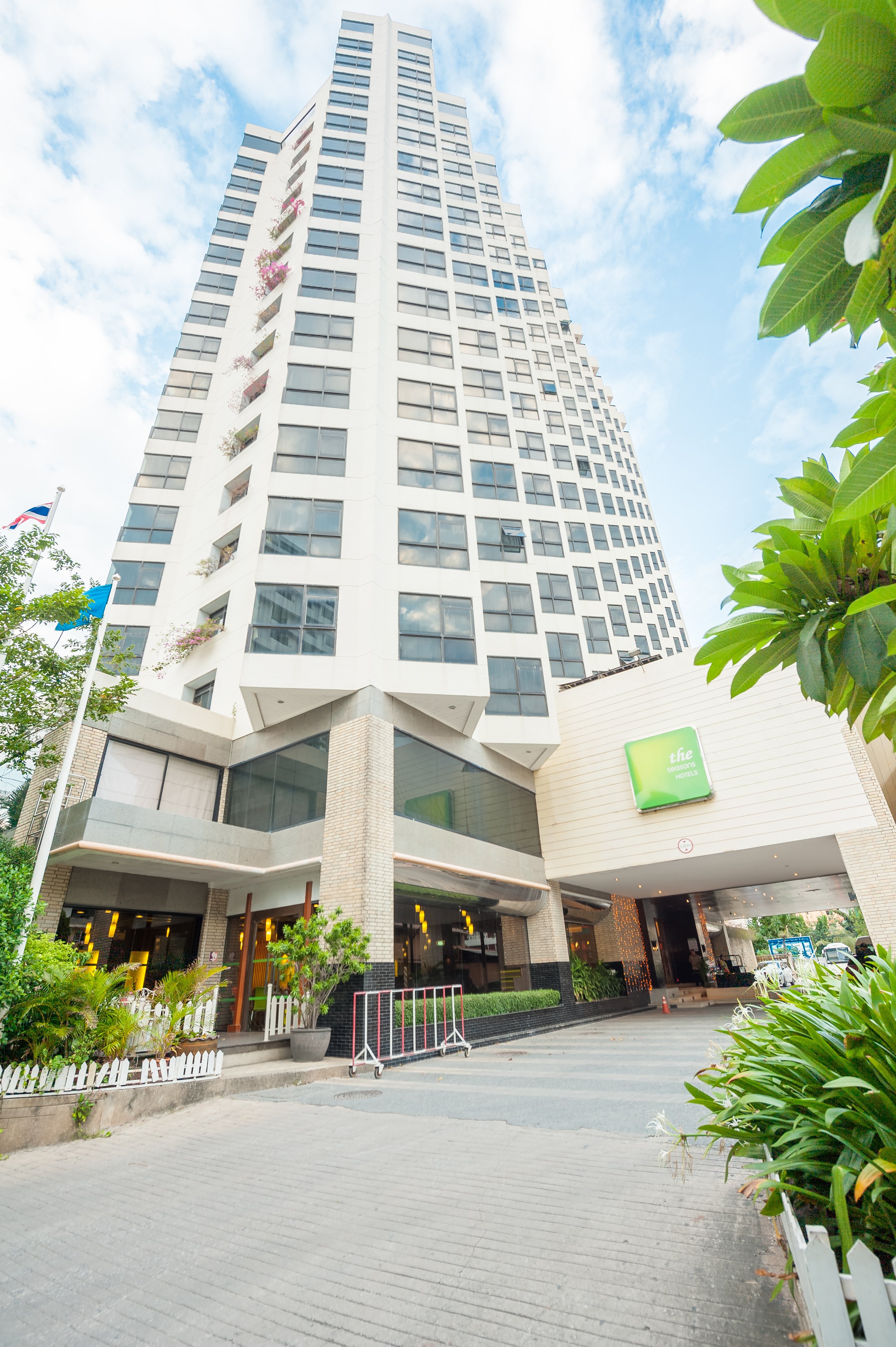 The Seasons Pattaya Hotels in Muang Pattaya – GayOut Guide