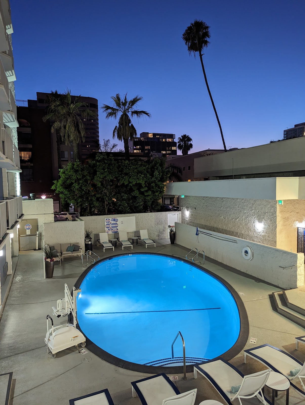 Courtyard Long Beach Downtown Hotels in Long Beach – GayOut Guide