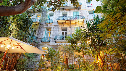 Le Windsor Jungle Art Hotel