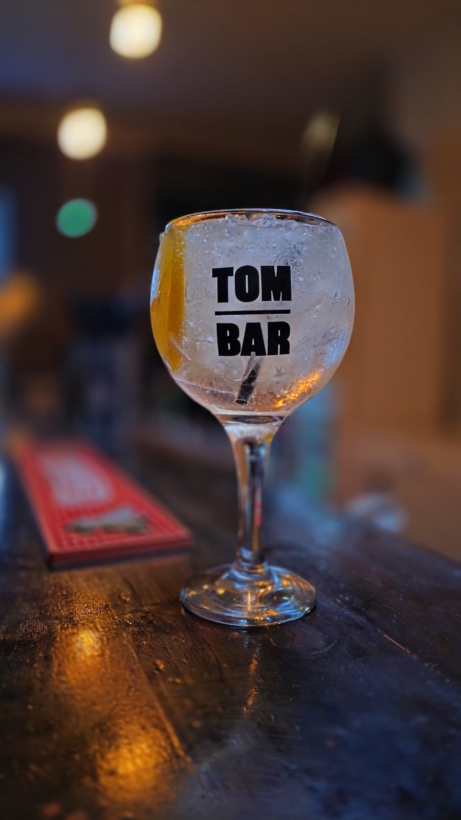 Tom Bar