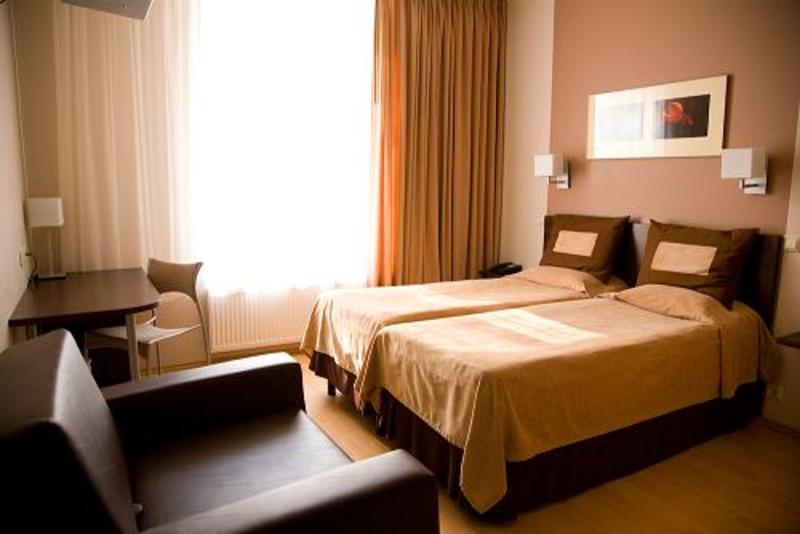 Luxe City Center Hotel Hotels in Los Angeles – GayOut Guide