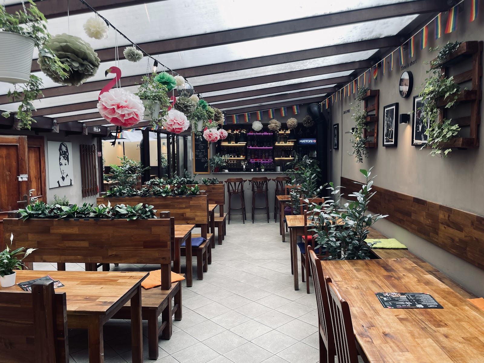 piano bar Bars & Clubs in Prague – GayOut Guide