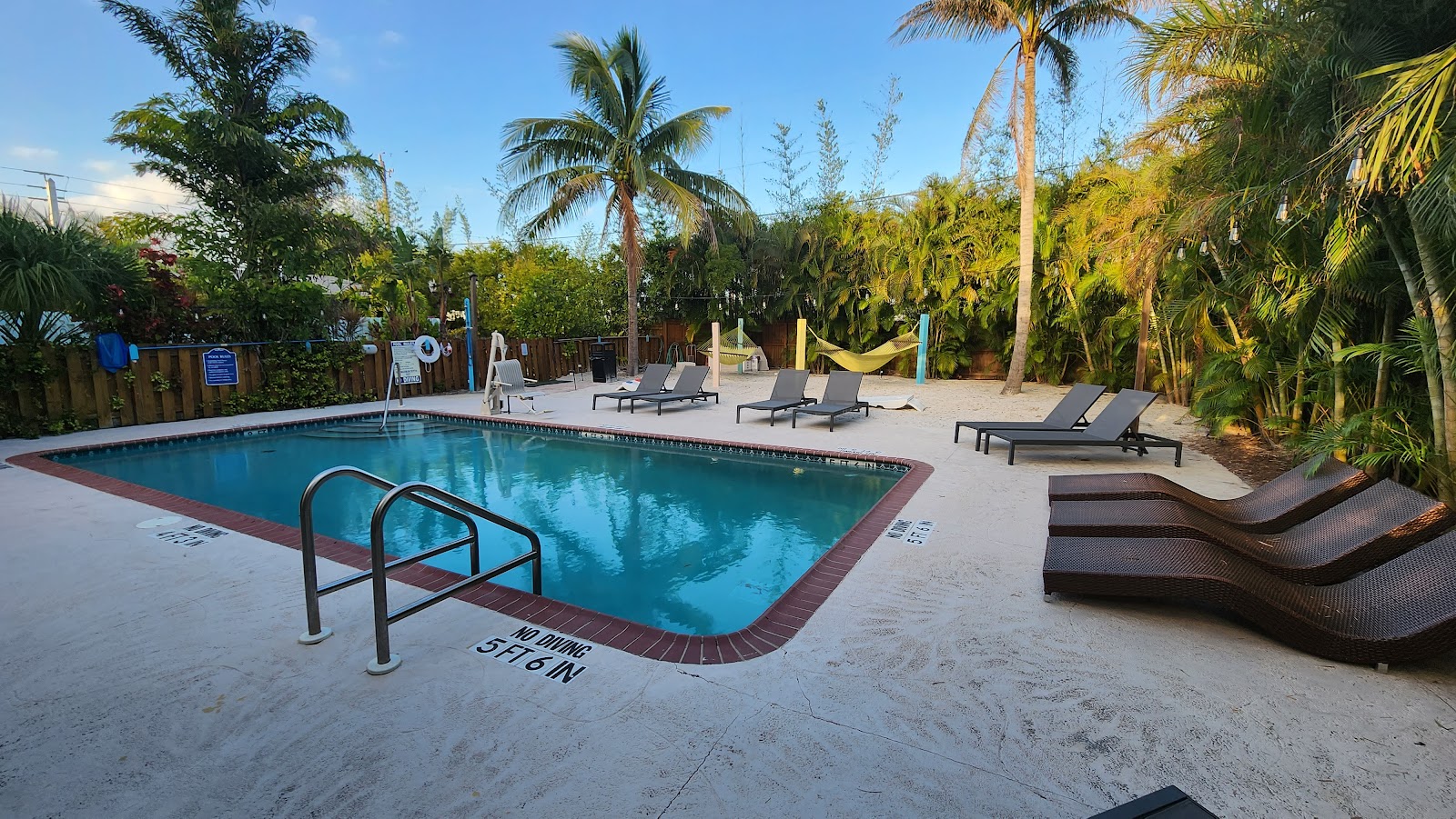 Siesta Key Palms Resort Hotels in Sarasota – GayOut Guide