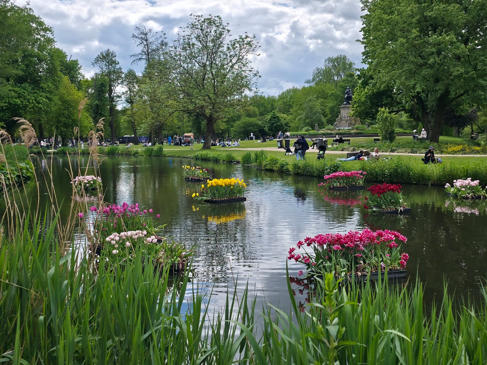 Vondelpark – Rose Garden path