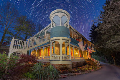 Engadine Inn and Cabins