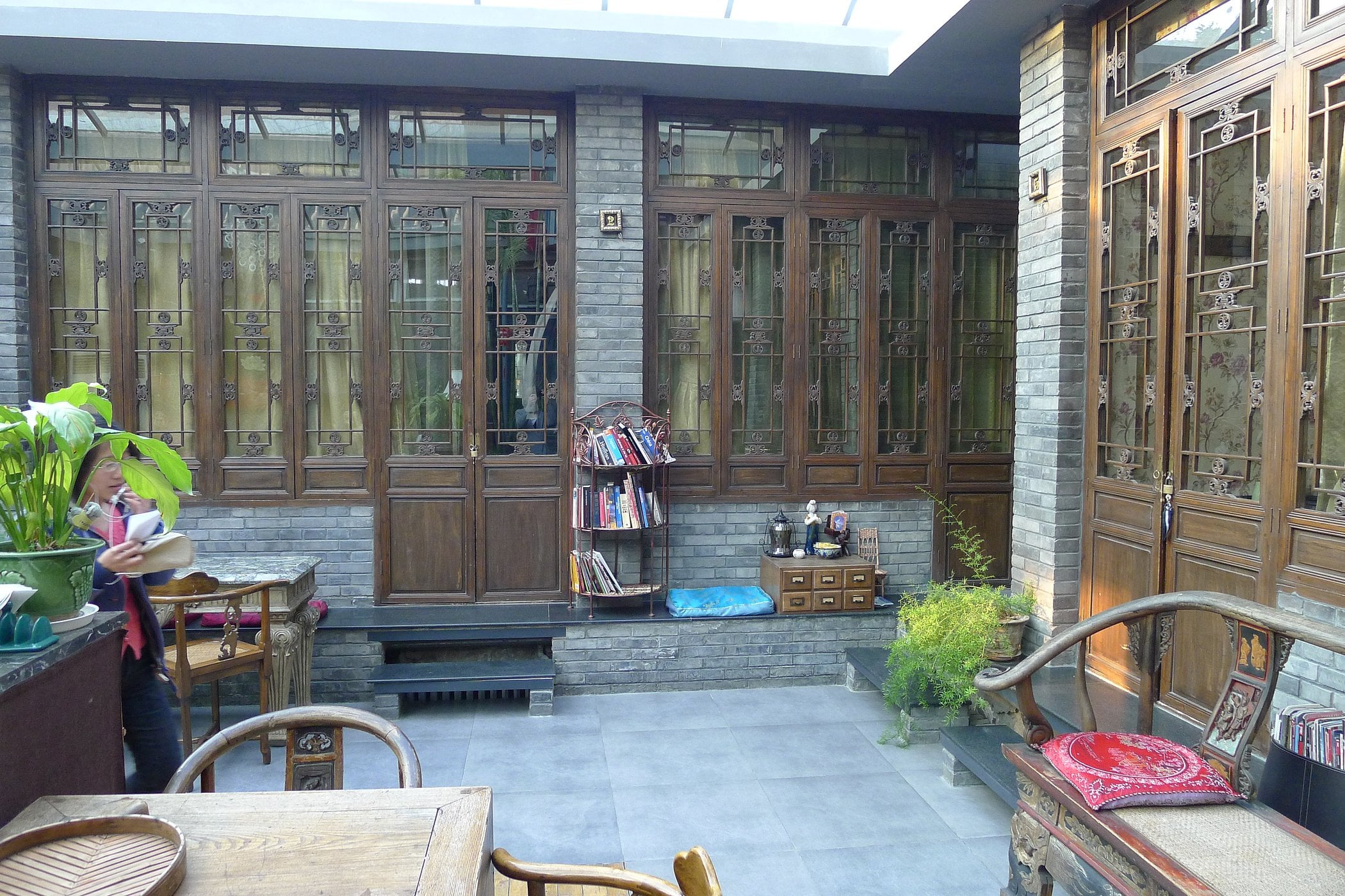 Kelly's Courtyard Hotel