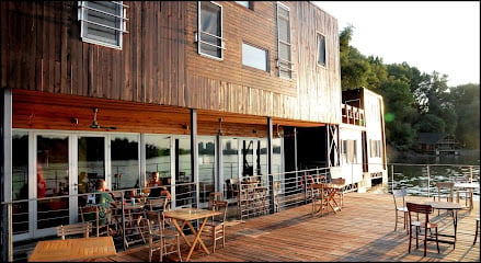 ArkaBarka floating hostel & apartments