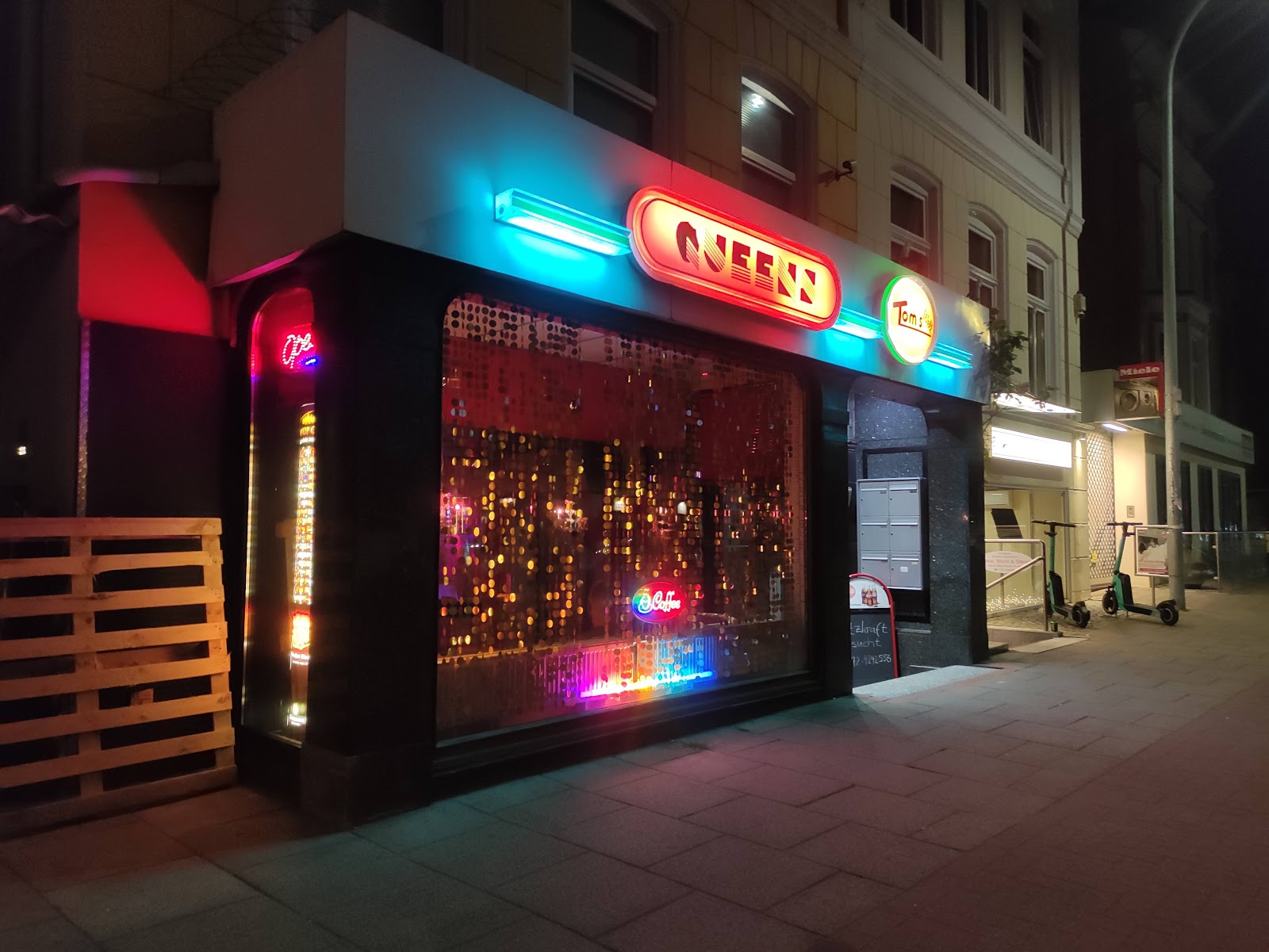 QUEENS Bars & Clubs in Bremen – GayOut Guide