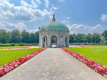 Hofgarten Cruising Areas in Innsbruck – GayOut Guide