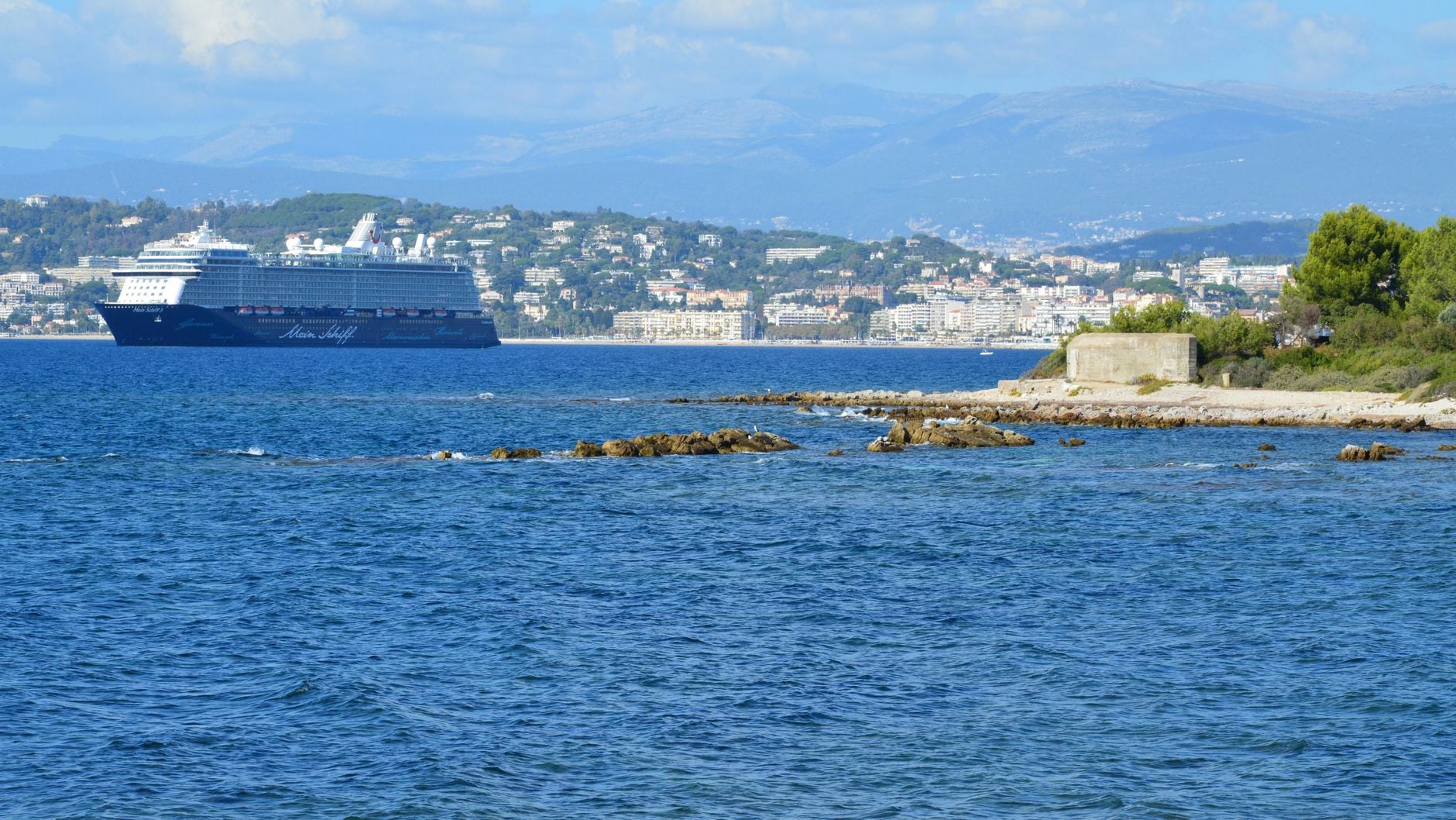 La Jetée — Digue du Port de Nice