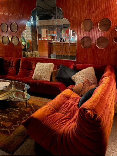 Dorothy Bars & Clubs in Chicago – GayOut Guide