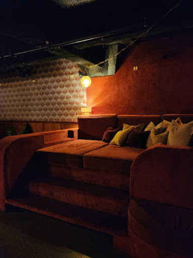 Dorothy Bars & Clubs in Chicago – GayOut Guide