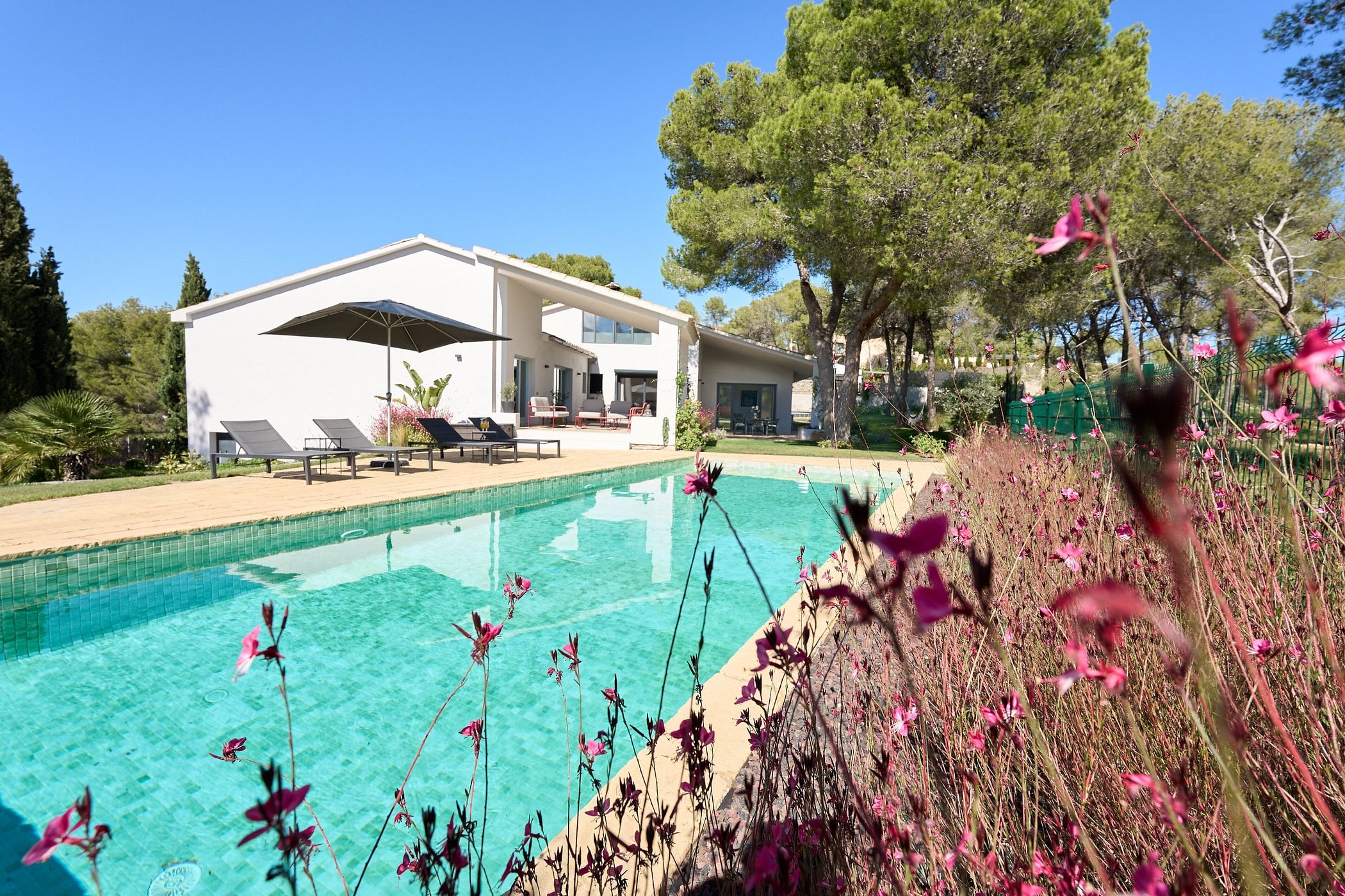 Casa Brisa Guest House Hotels in Barcelona – GayOut Guide
