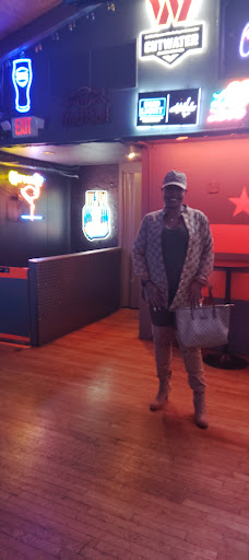 A League Of Her Own Bars & Clubs in Washington – GayOut Guide