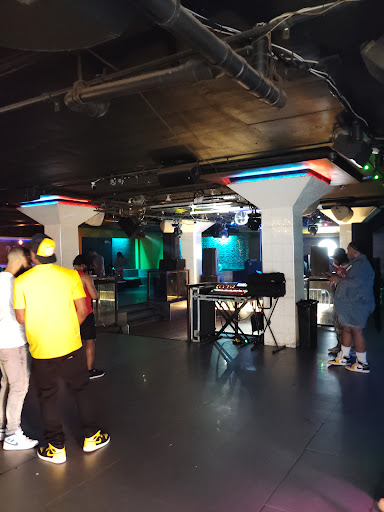 Aqua Bars & Clubs in Washington – GayOut Guide