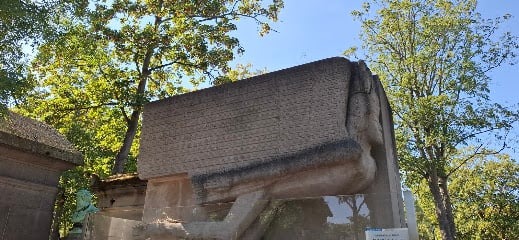 Oscar Wilde's Tomb — Père Lachaise Heritage in Paris – GayOut Guide