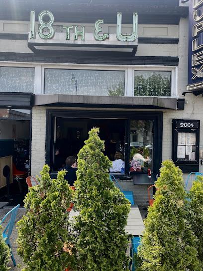 Duplex Diner Restaurants in Washington DC – GayOut Guide