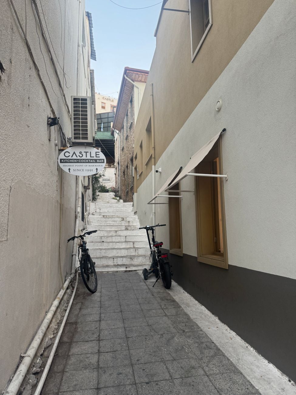 Reina Gay Bar & Club