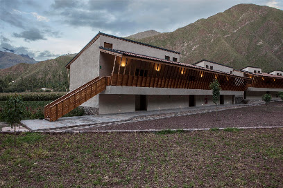 ‪Explora Valle Sagrado‬ Hotels in Urquillos – GayOut Guide