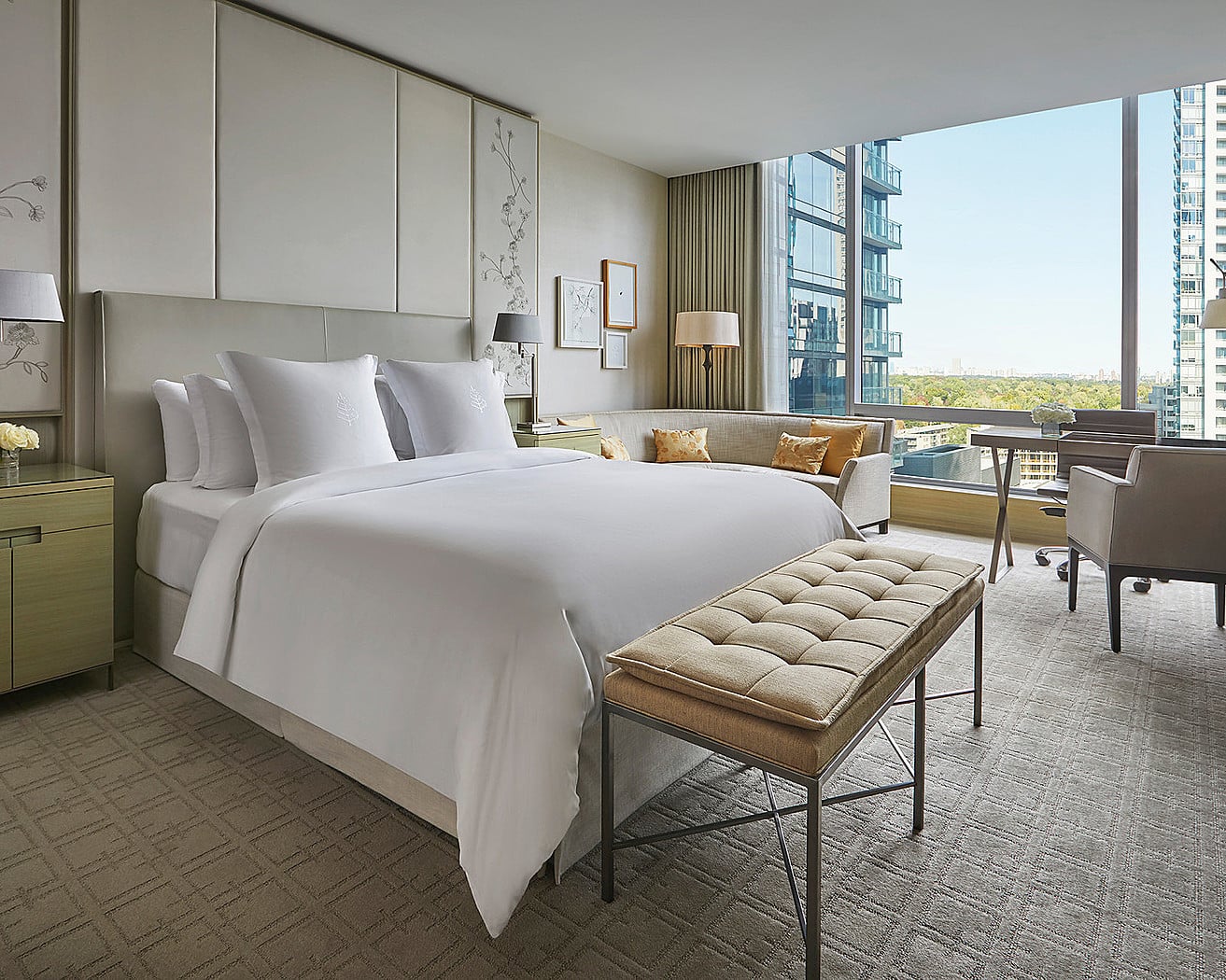 Four Seasons Hotel Toronto Hotels in Toronto – GayOut Guide