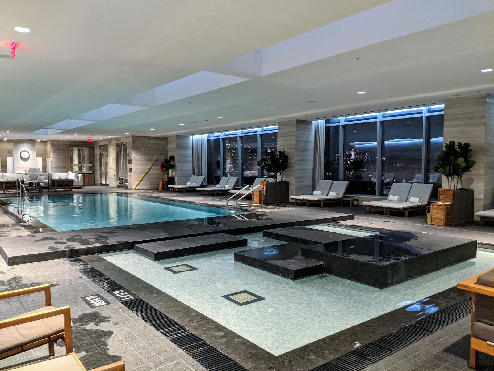 Four Seasons Hotel Toronto Hotels in Toronto – GayOut Guide