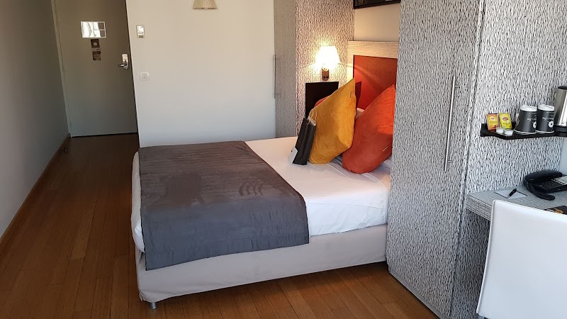 Kenwood Hall Hotels – GayOut Guide
