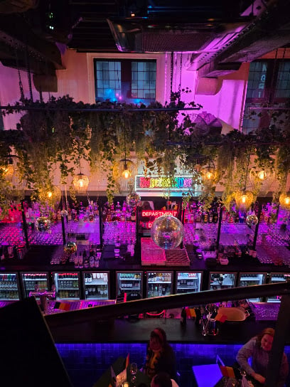Кафе Hessenhuis Bars & Clubs in Antwerp – GayOut Guide