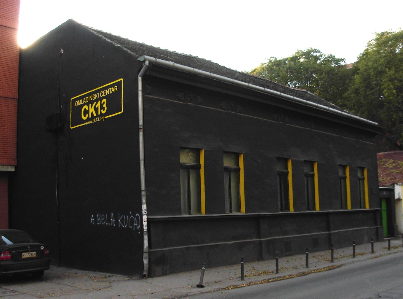 CK13 Youth Center (Crna kuća 13)