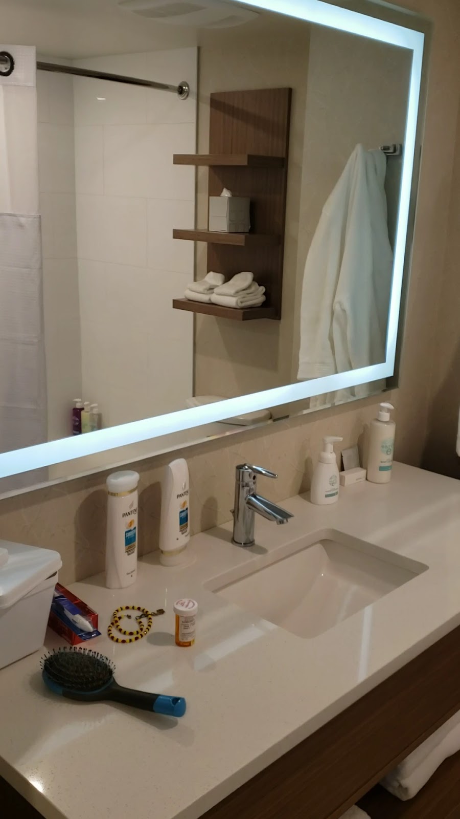 Hôtel Coast Capri Hotels in Kelowna – GayOut Guide