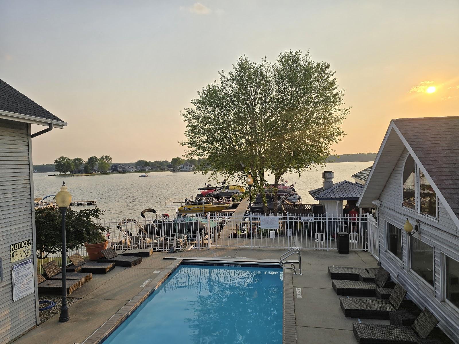 Blue Heron Inn Hotels in La Porte – GayOut Guide