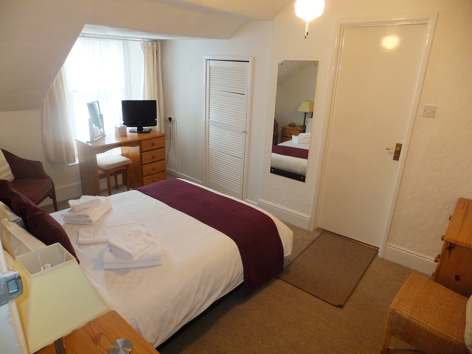 Four Seasons Guest House Hotels in Totnes – GayOut Guide