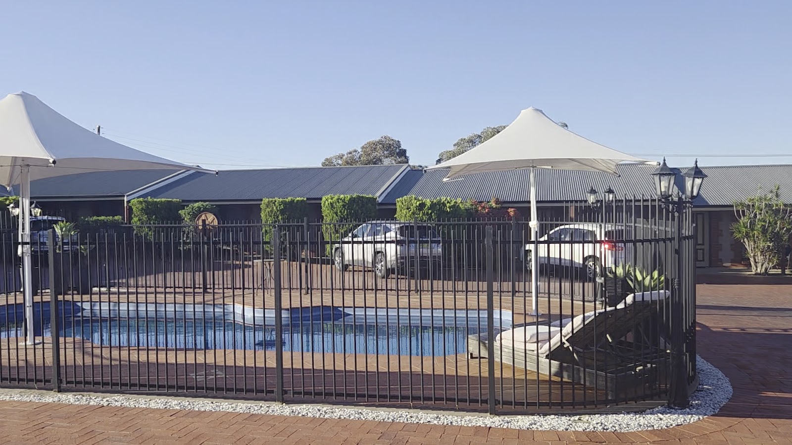 Gateway Motor Inn Hotels in Broken Hill – GayOut Guide